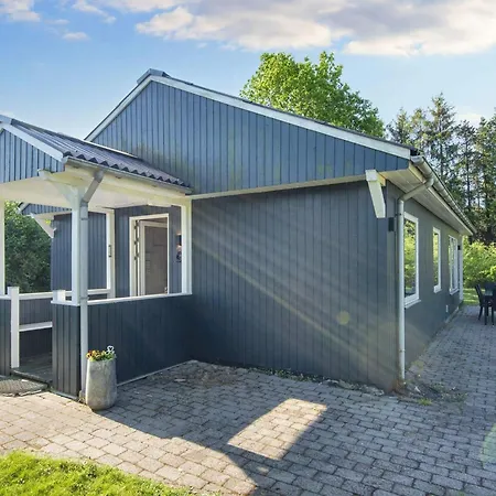 5 Person In Bording-by Traum *