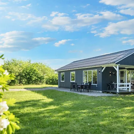 5 Person In Bording-by Traum *