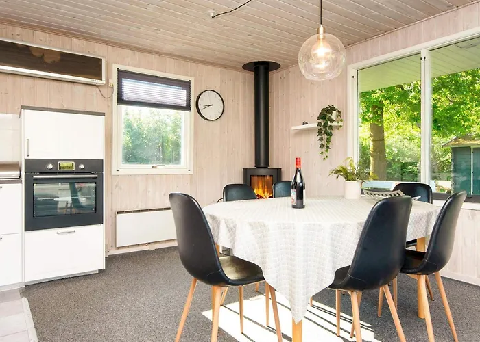 5 Person In Bording-by Traum *