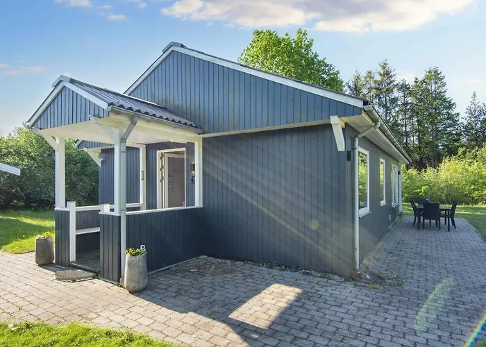 5 Person In Bording-by Traum *